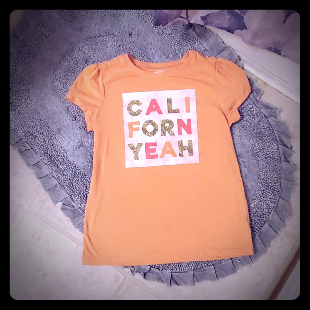 A t-shirt size XL(14)